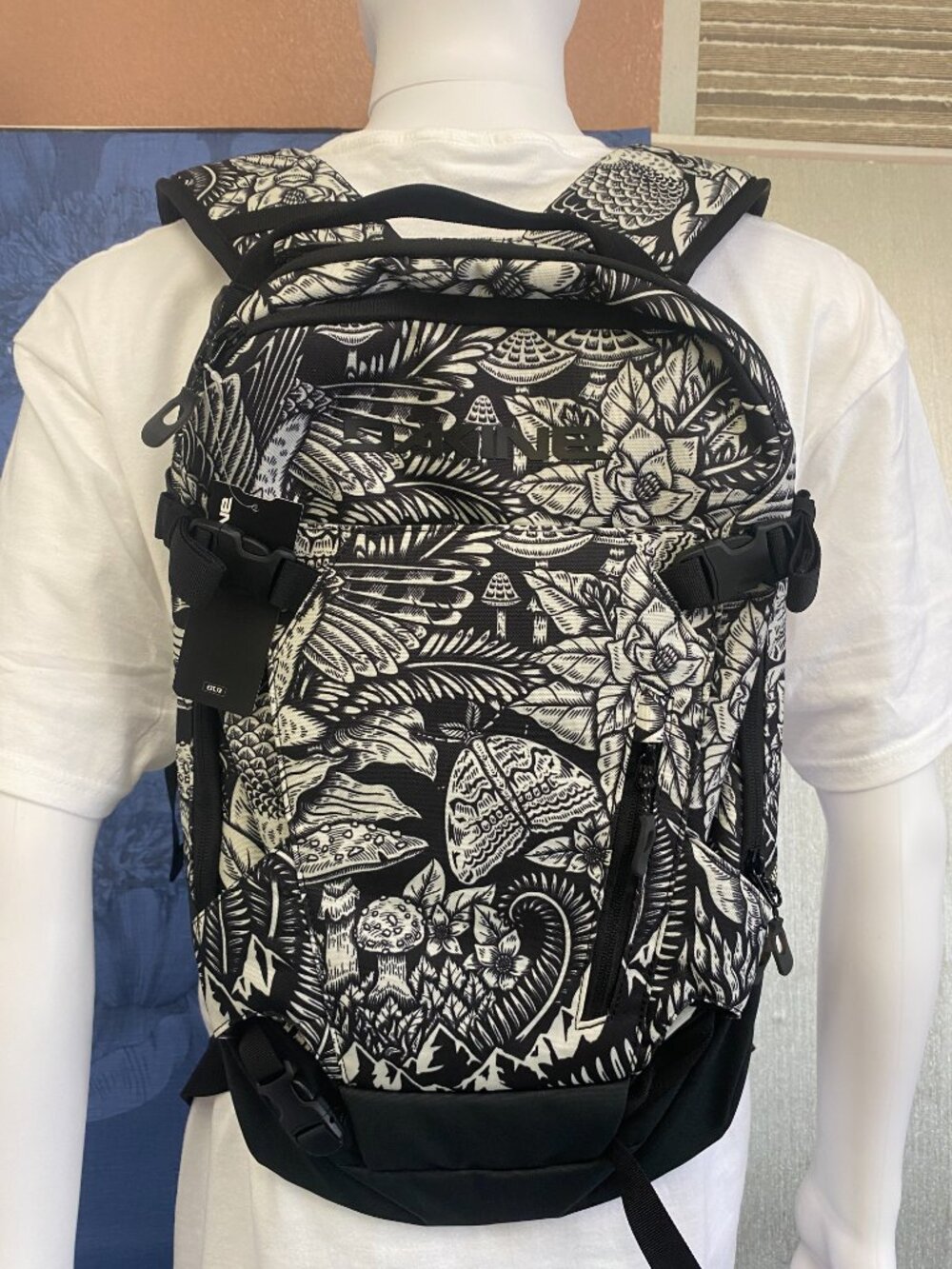 DAKINE HELI BACKPACK 12L KINGDOM BLACK - Picture 3 of 10